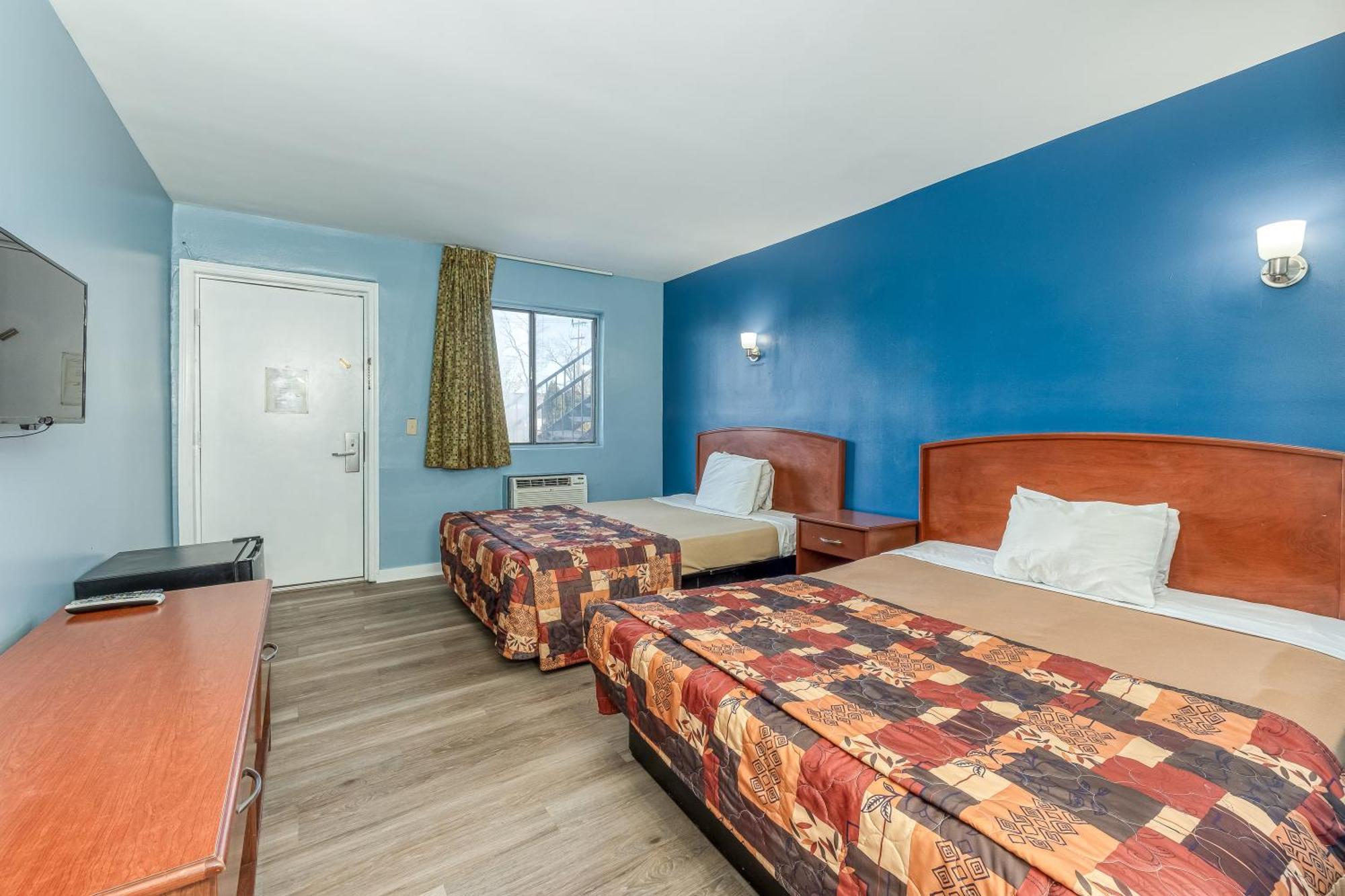 The Skybreeze Inn Bohemia Esterno foto